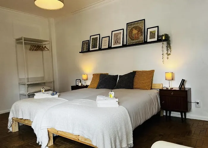 דירה - Cost - Airport - Subway ליסבון