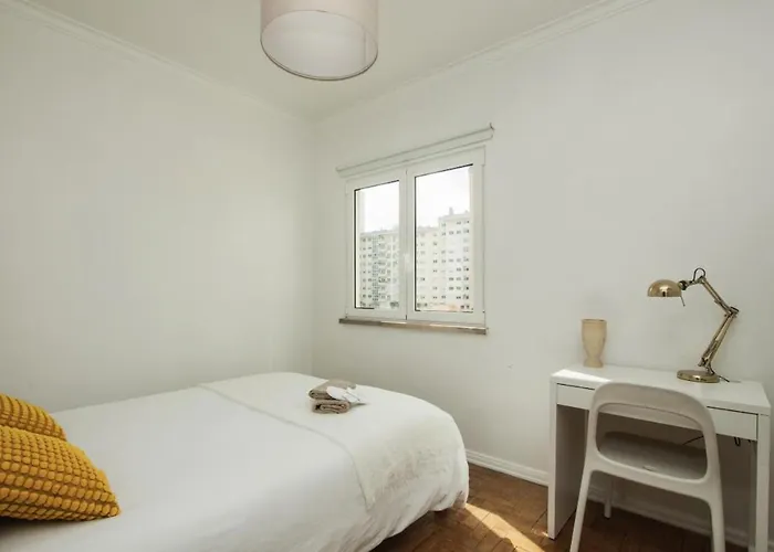 - Cost - Airport - Subway ליסבון