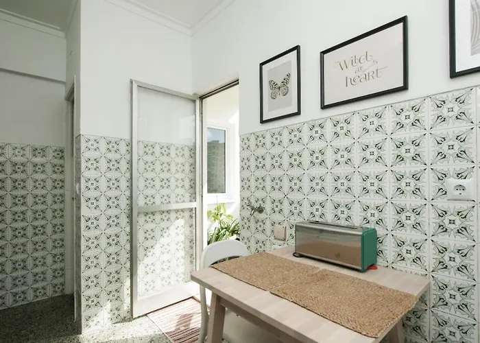 - Cost - Airport - Subway דירה ליסבון