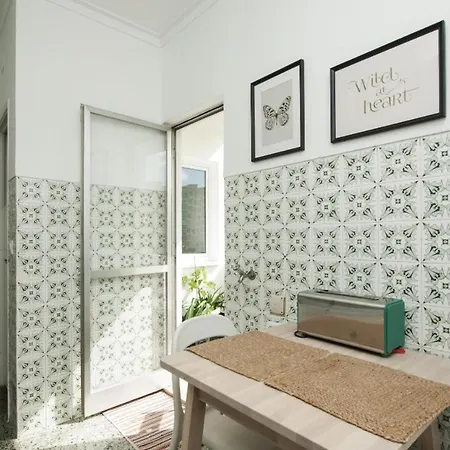 - Cost - Airport - Subway Apartamento Lisboa