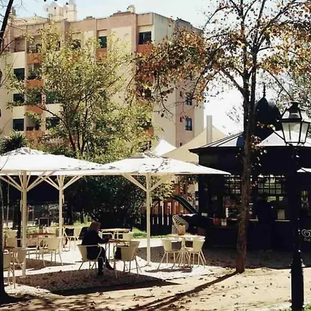 - Cost - Airport - Subway Apartamento
