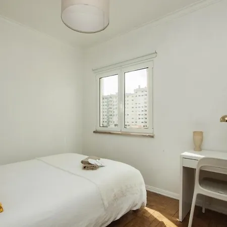 - Cost - Airport - Subway Lisboa