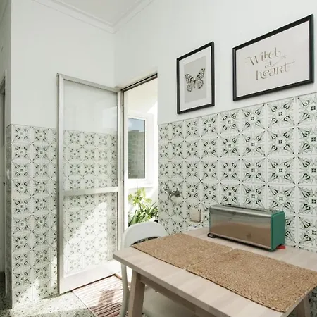 - Cost - Airport - Subway Apartment Lisbon