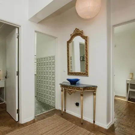 Apartment - Cost - Airport - Subway *